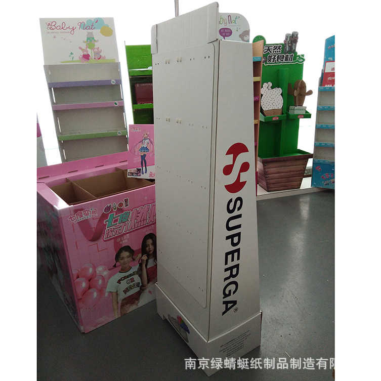 外贸出口环保新选择 定制纸板挂钩展示架在促销陈列中的应用